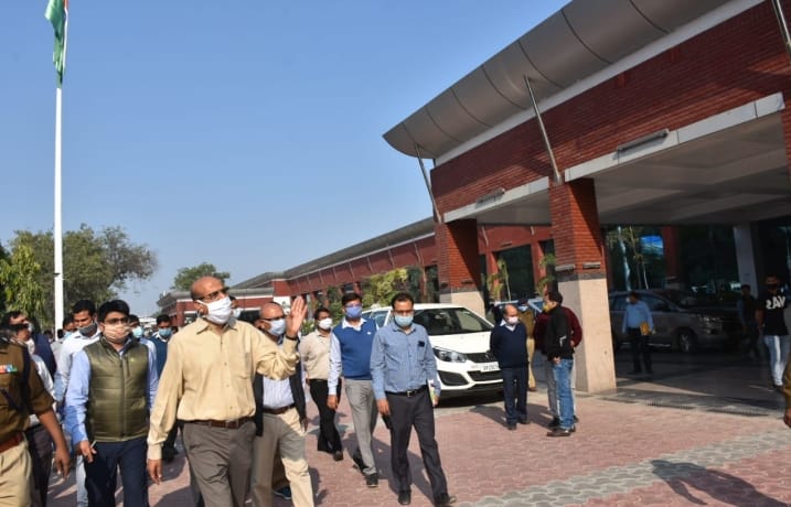 Northeast General Manager inspected the Izzatnagar station, also released the booklet