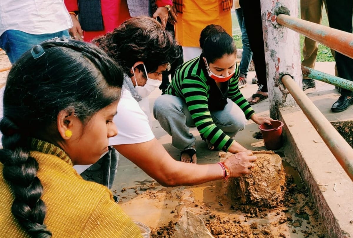 Chhath Puja Bedi maked by MP Ravi Kishan at Ramgarhtal gorakhpur image