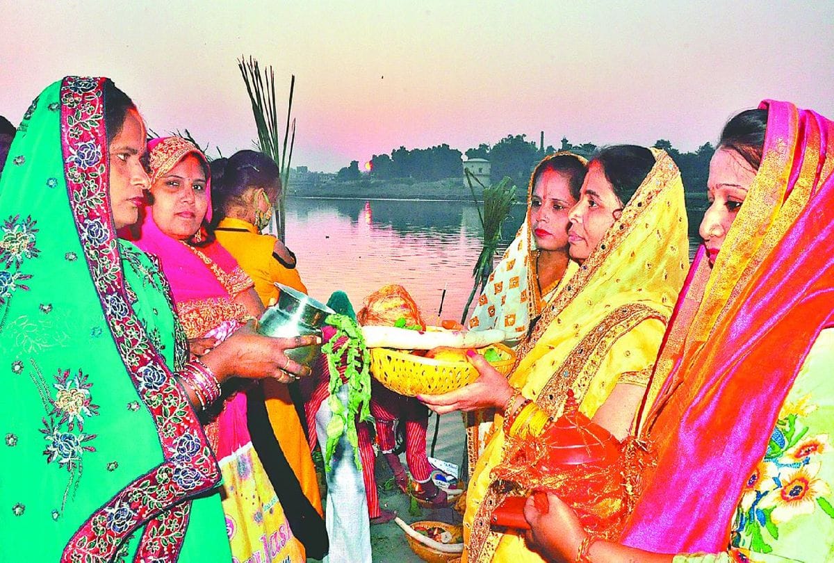 Chhath Pooja 2020 worship at yamuna ghats in agra mathura