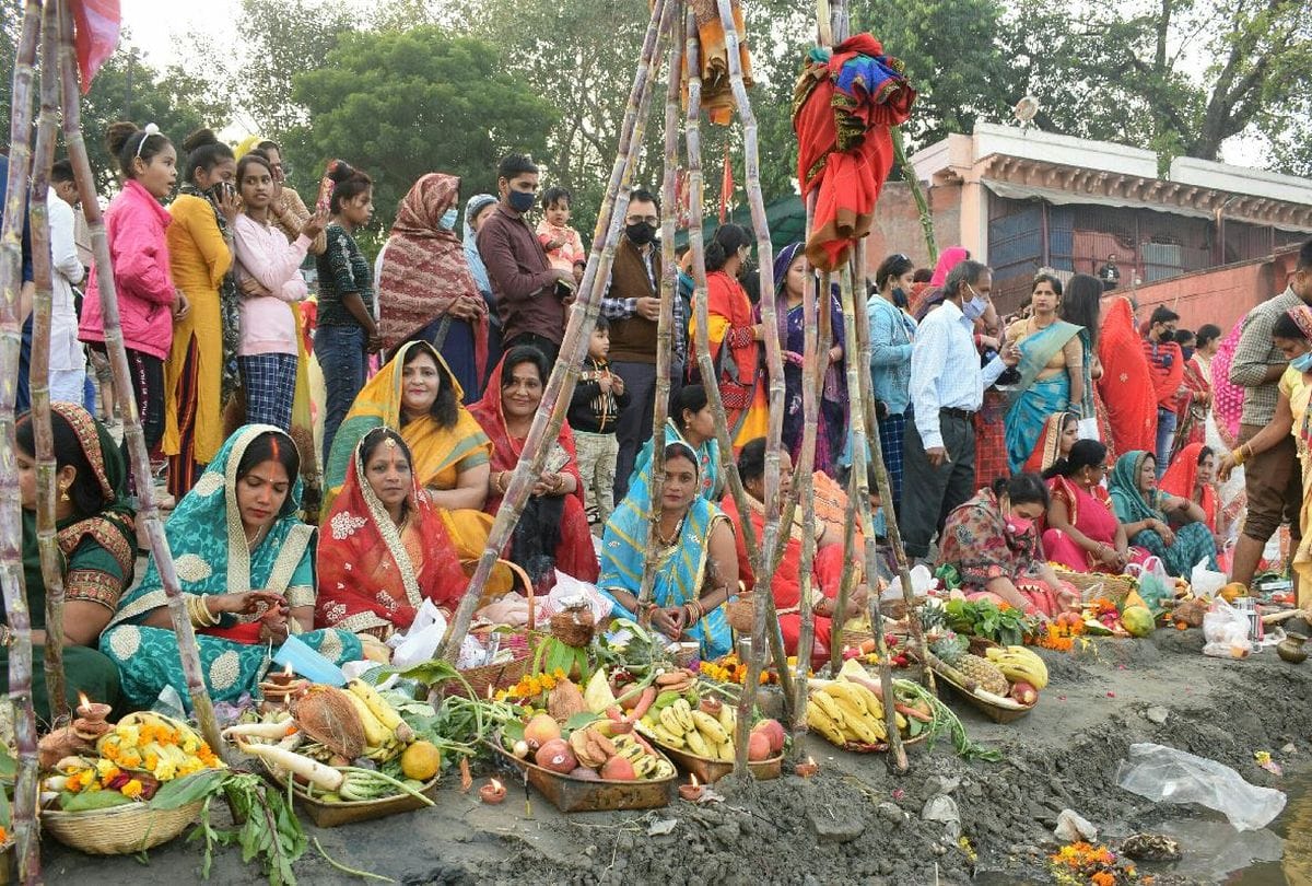 Chhath Pooja 2020 worship at yamuna ghats in agra mathura