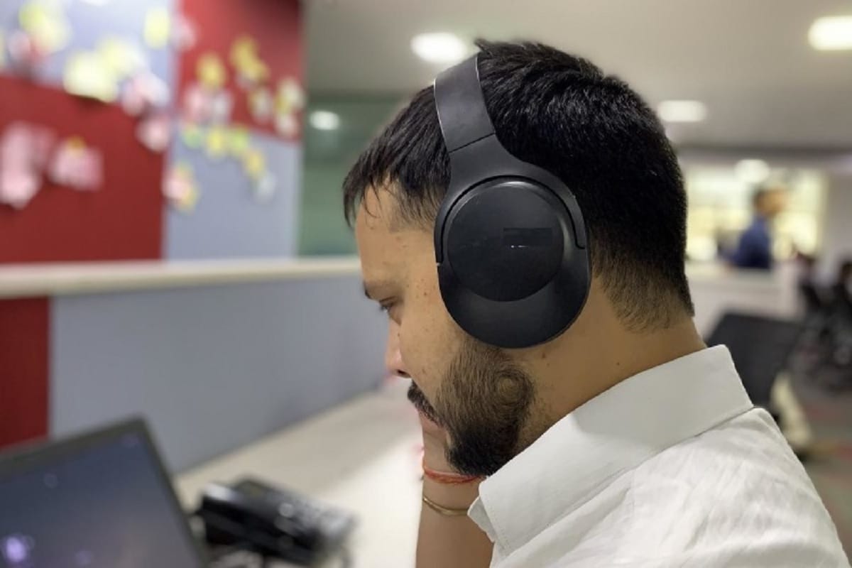 Headphone or earphone is a sweet poison for you ears people gets infected