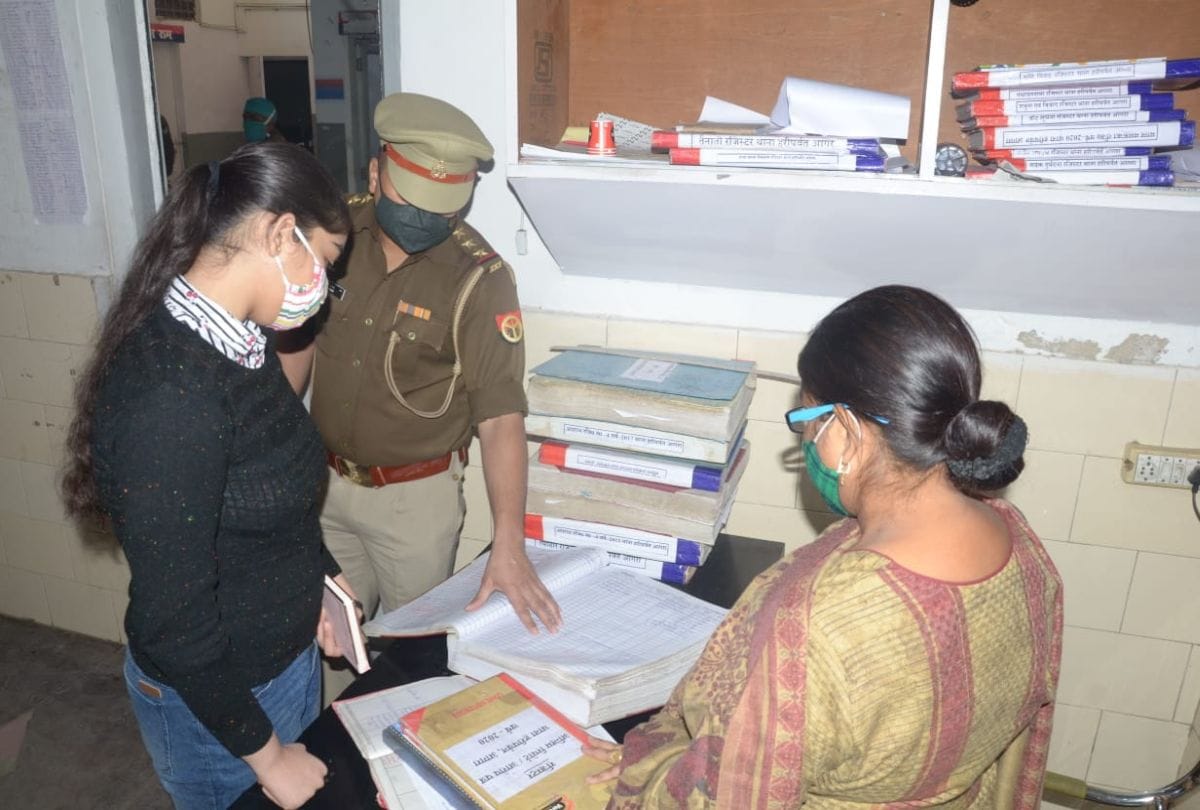 10th Student Girl Ishika Bansal Take Charge Of Police Officer At Hariparwat Station