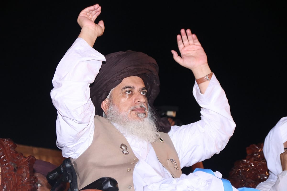 Thousands of people attended the funeral of radical Maulana Khadim Hussain Rizvi pakistan
