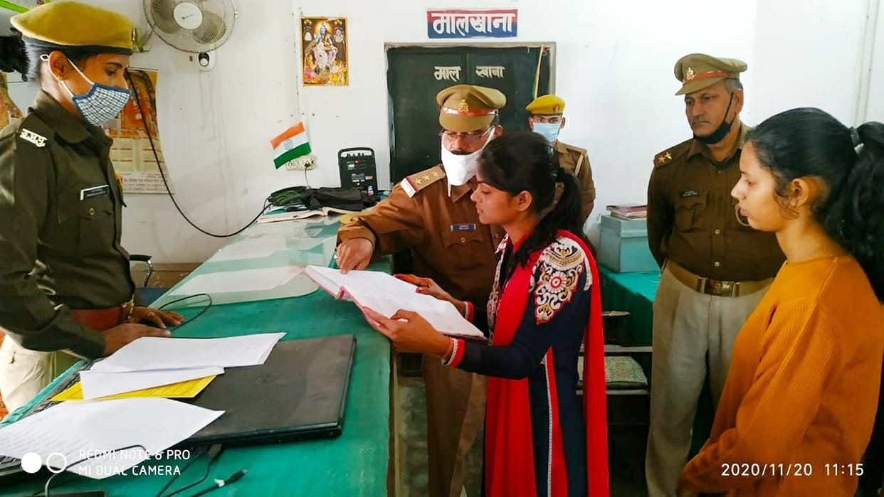 After taking command of one day, girl students listened to the victims, got the problem resolved