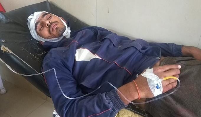jameen ke vivaad mein do paksh bhide, bhaajapa neta samet chaar ghaayal