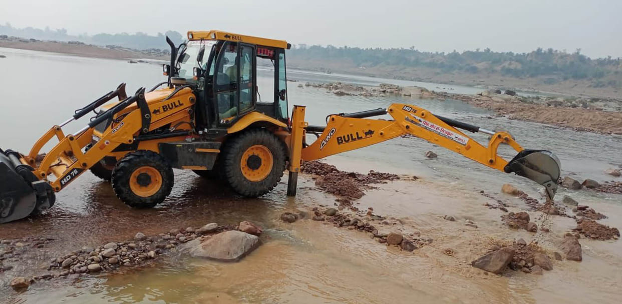 Illegal bridge over Ken river collapsed