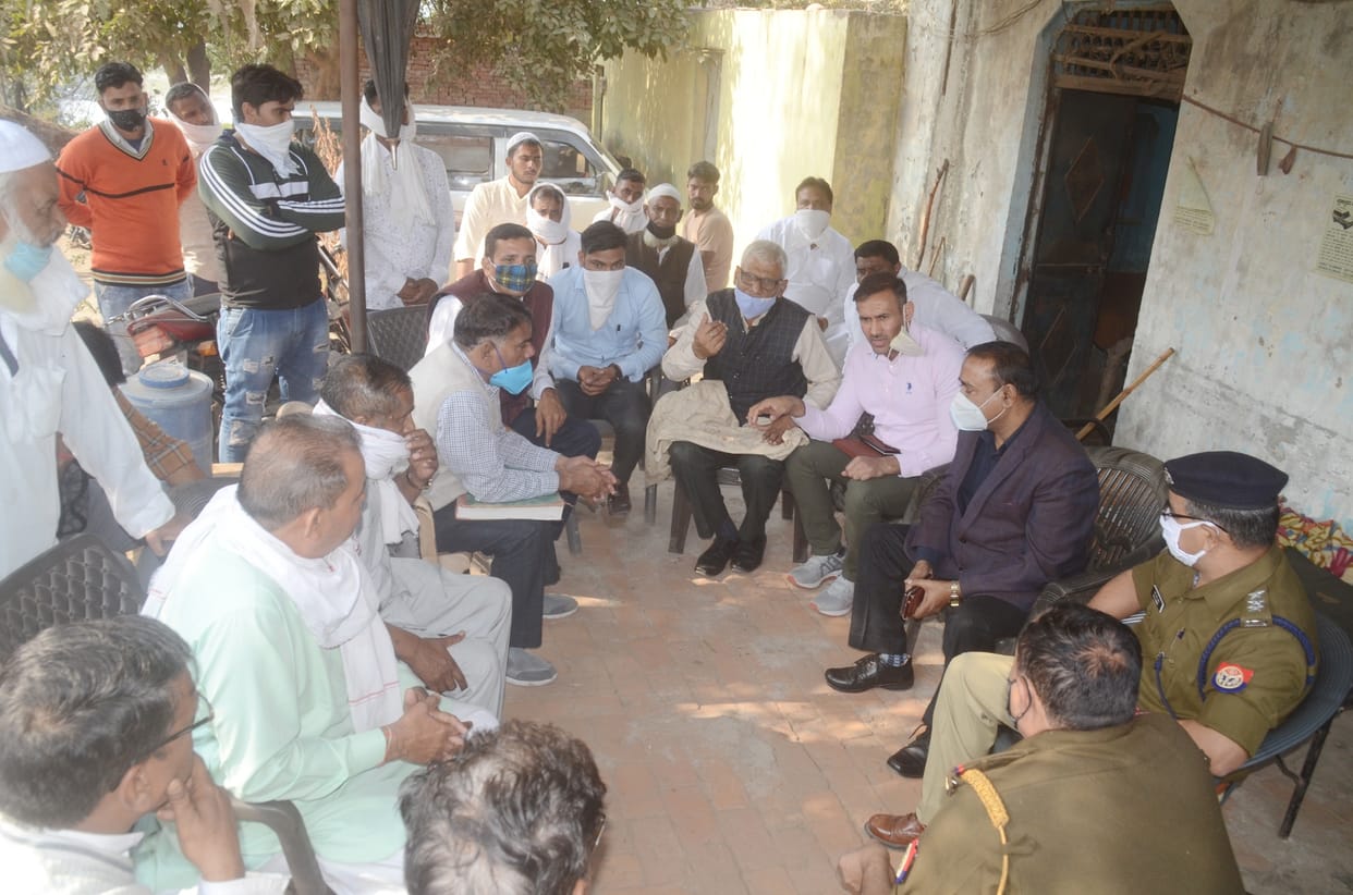 Yamuna Khadar runs tractor on standing crop, 14 injured in conflict