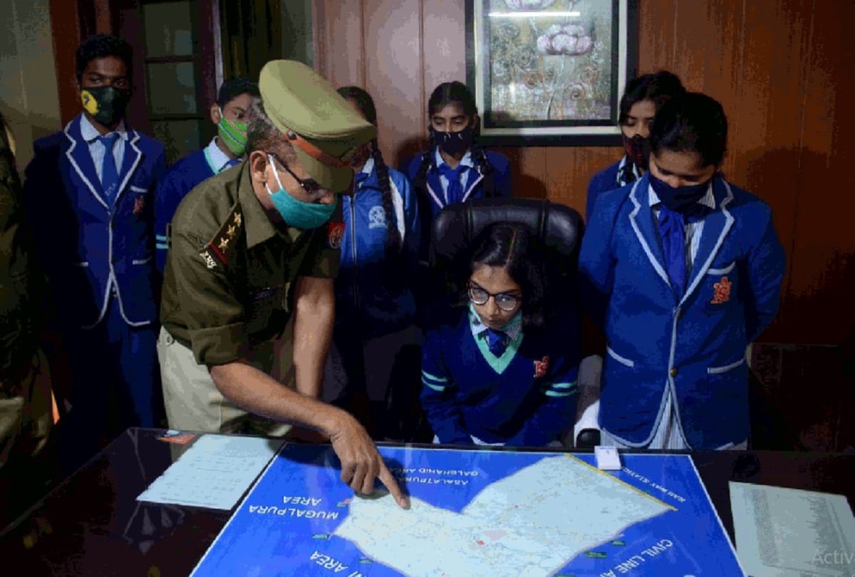 Inspector daughter became sho for one hour in moradabad on occasion of International Children Day
