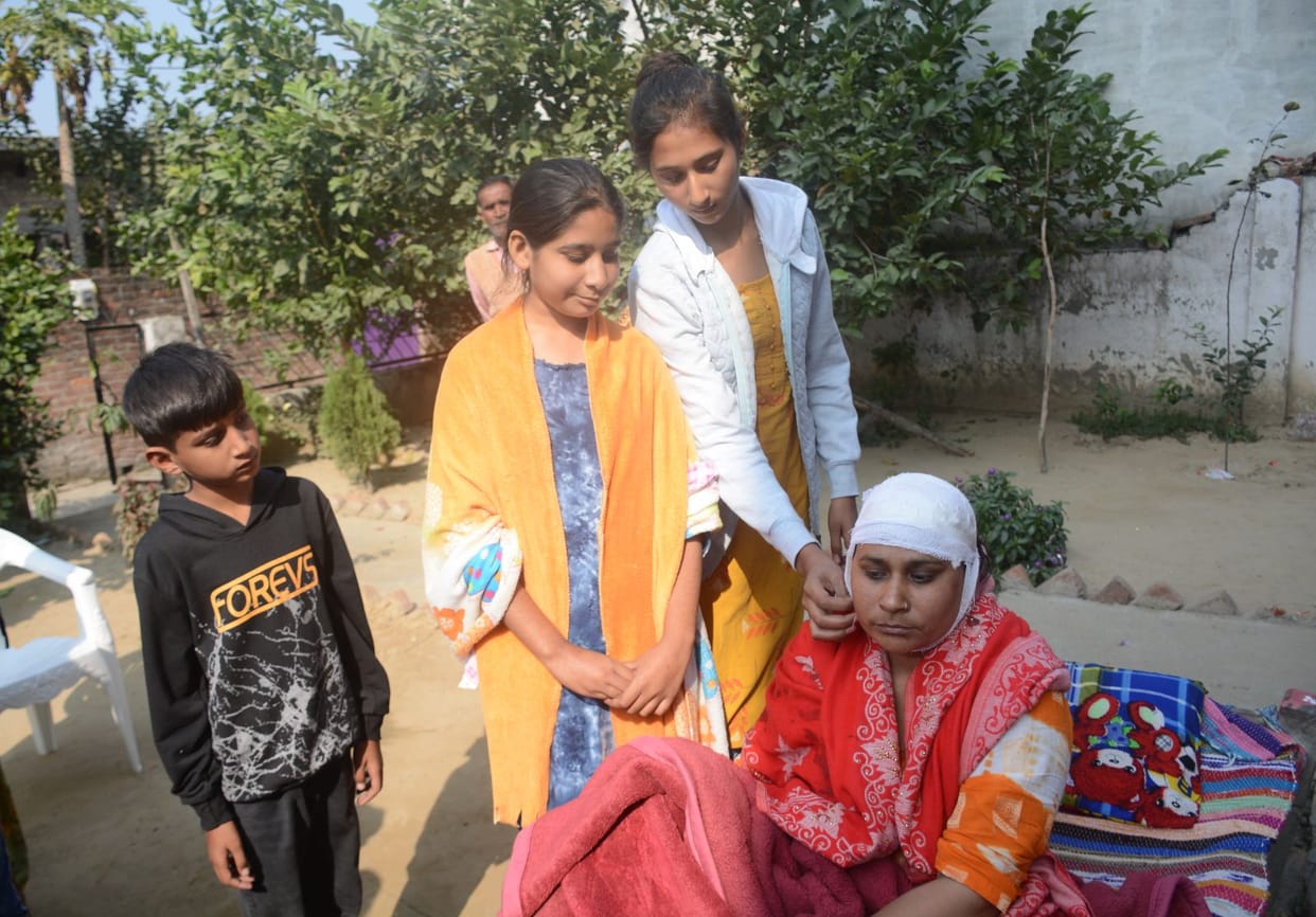 The miscreants robbed the family as hostages