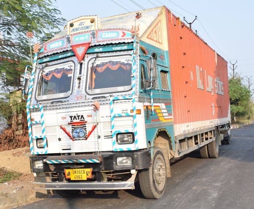 Truck crushed young man and married woman, dies