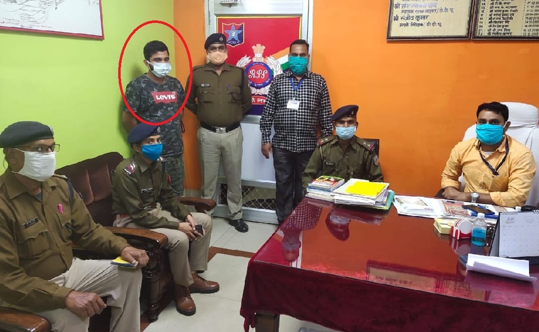 Fugitive man accused of rape from Jharkhand arrested in PDDU Nagar railway station Chandauli