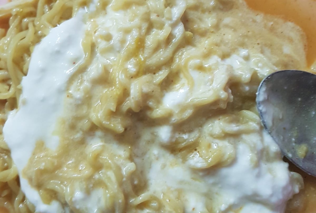 women make maggi and curd viral news in hindi twitter viral stories maggi