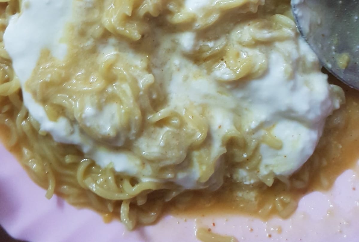 women make maggi and curd viral news in hindi twitter viral stories maggi