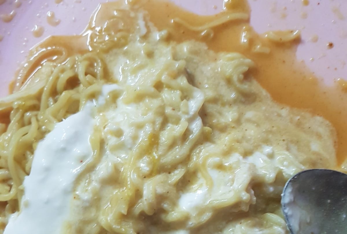 women make maggi and curd viral news in hindi twitter viral stories maggi