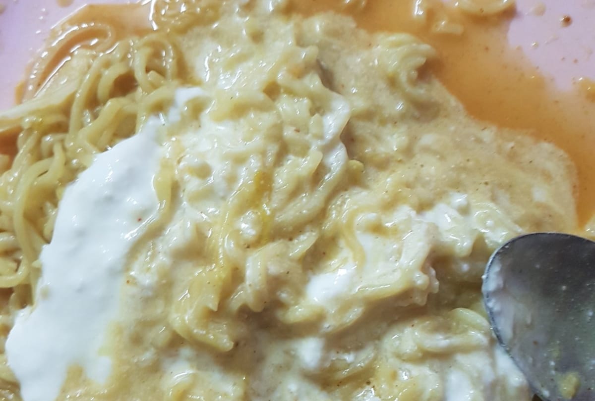 women make maggi and curd viral news in hindi twitter viral stories maggi