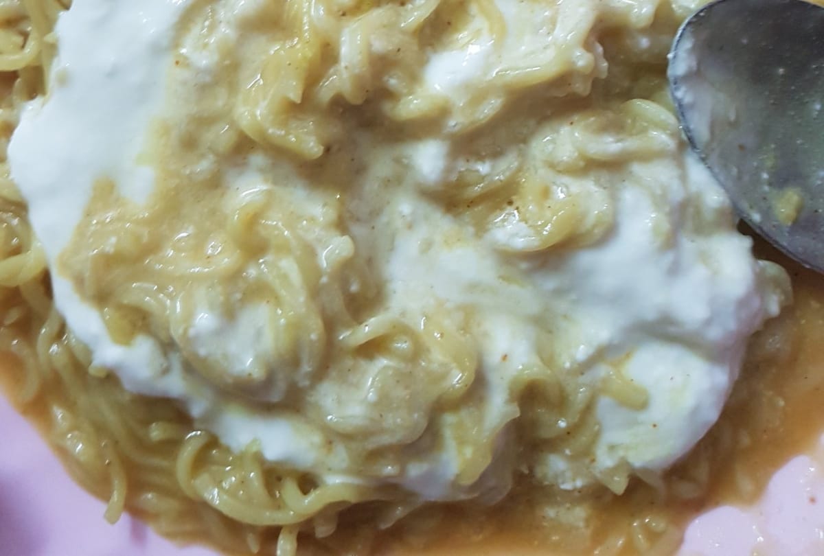 women make maggi and curd viral news in hindi twitter viral stories maggi