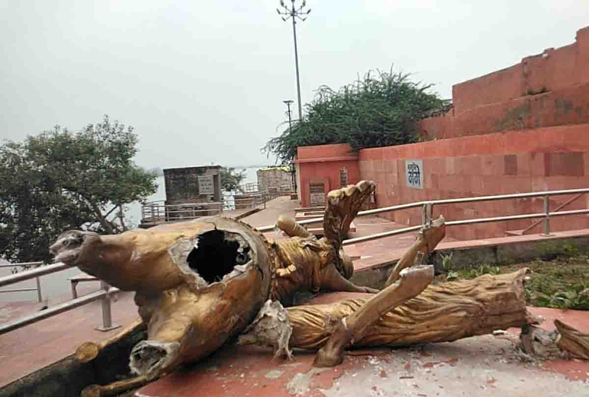 broken statue of rani laxmi bai in Kanpur on rani laxmi bai jayanti