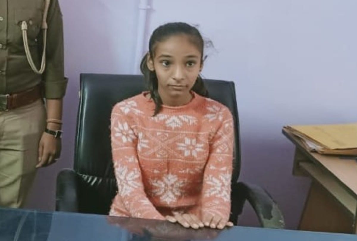 eight class student Arzoo Saxena take charge ok police officer for one day in mathura