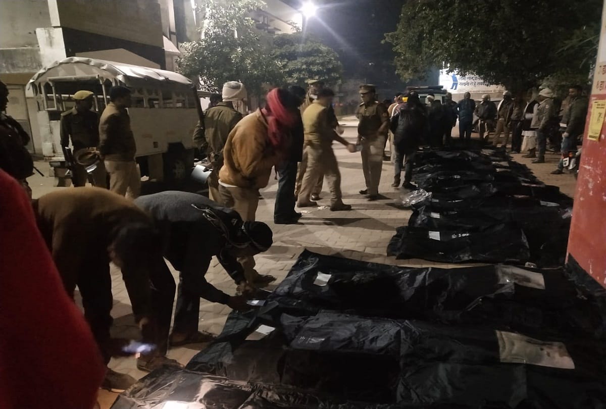 Uttar Pradesh pratapgarh accident news In Pratapgarh, a bolero truck filled with bartis, killing 14, including six children, has been killed