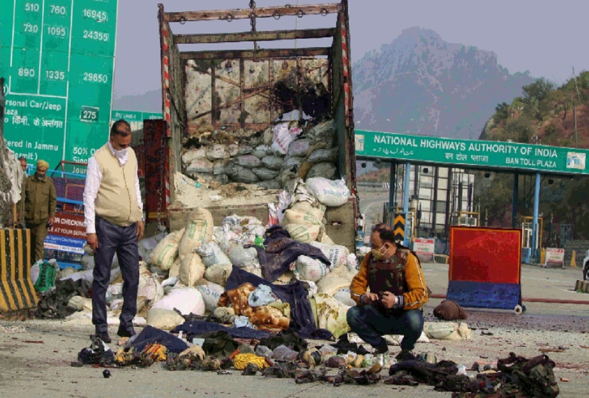Pakistani digital mobile radio found with terrorists' goods