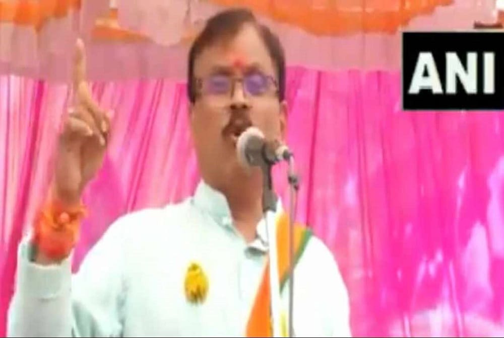 bjp mp guman singh reprimanded the contractor for delay in building the road, video goes viral