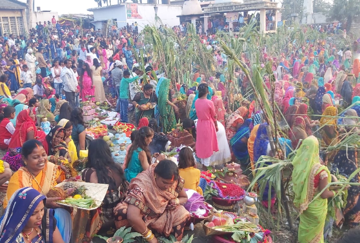 Chhath puja celebrated Kinnar Mahamandaleshwar reached Chhat Ghat two km away