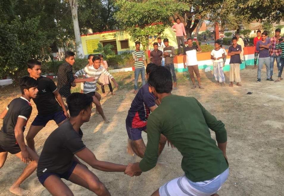 Savita I and Gunja II in 100 meters race