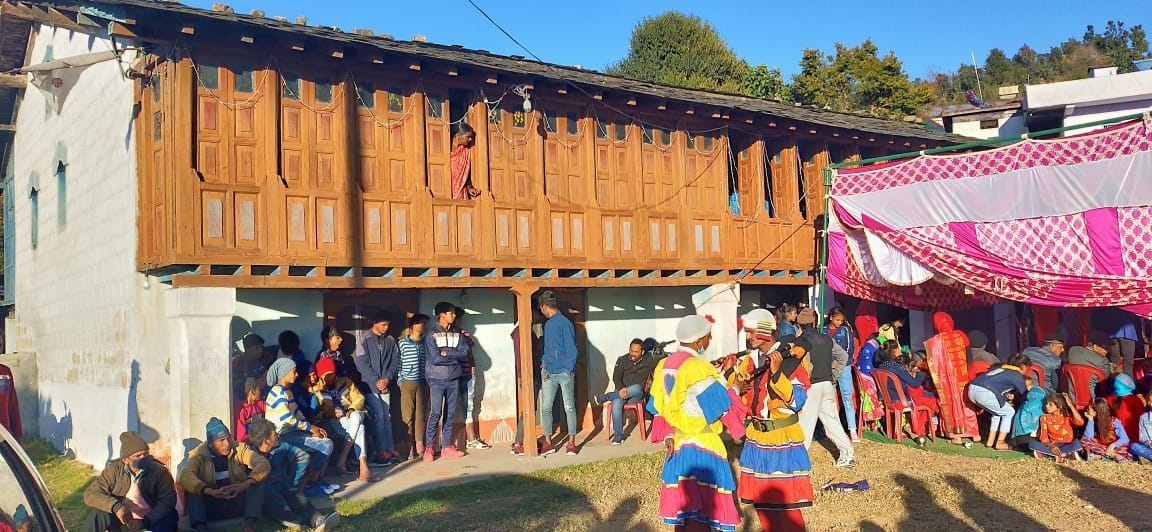 Corona taught to reconnect with her archaic culture