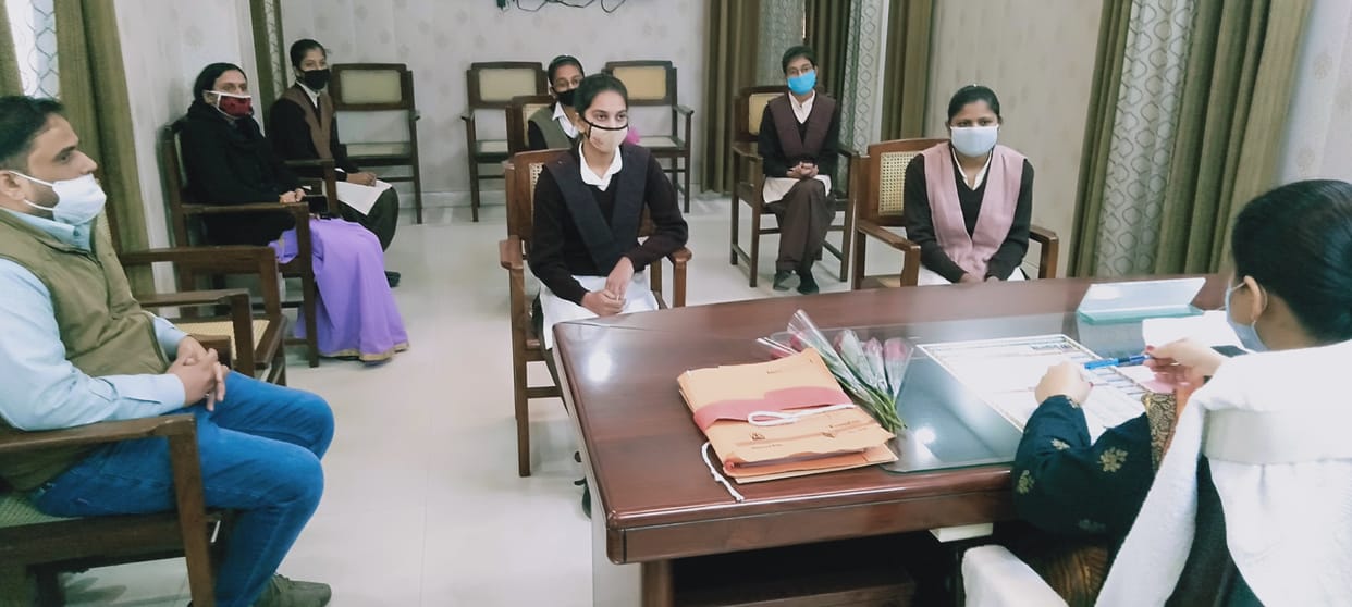 Students should move forward by strengthening morale: DM