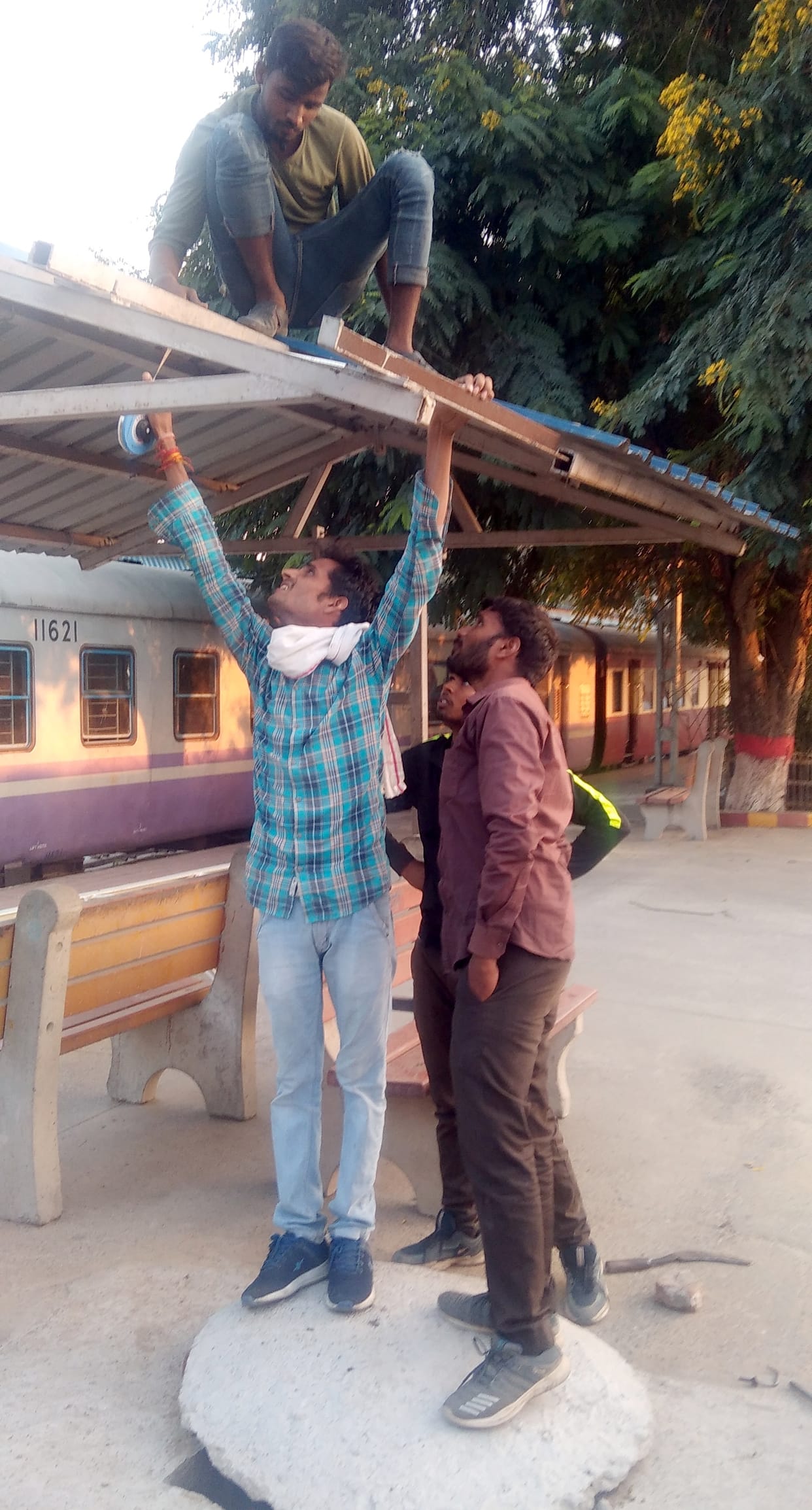 Dhimanpura gate closed many times, people upset