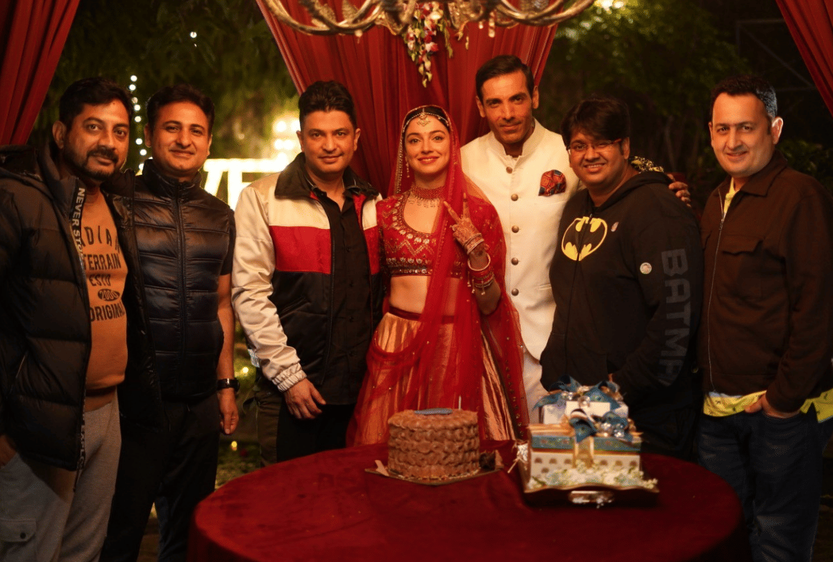 Divya Khosla Kumar celebrates birthday on sets of Satyameva Jayate 2 with husband Bhushan Kumar and John Abraham