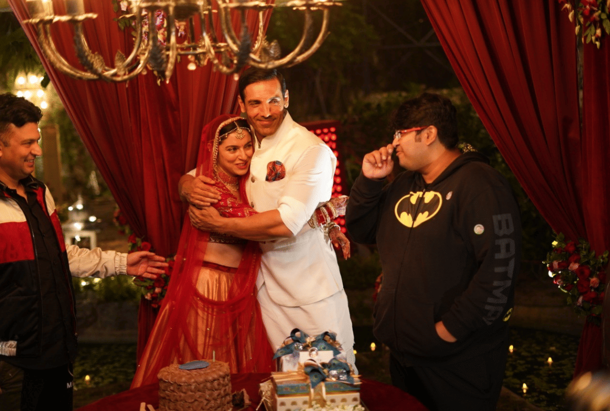 Divya Khosla Kumar celebrates birthday on sets of Satyameva Jayate 2 with husband Bhushan Kumar and John Abraham