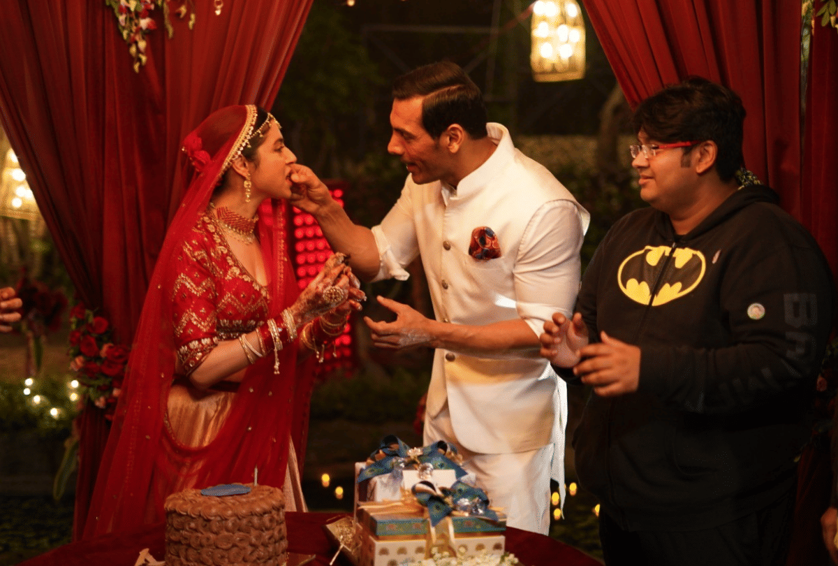 Divya Khosla Kumar celebrates birthday on sets of Satyameva Jayate 2 with husband Bhushan Kumar and John Abraham