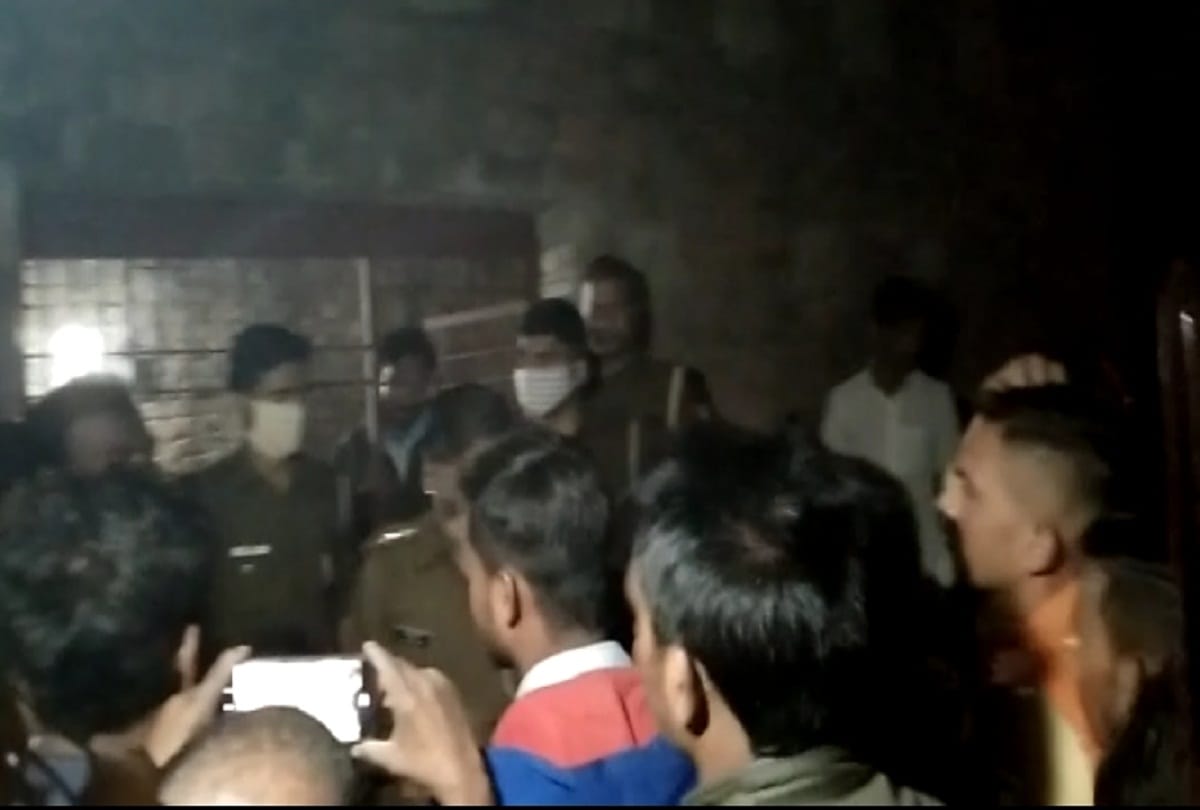 Prayagraj: Three died due to poisonous liquor in Phulpur, many in critical condition