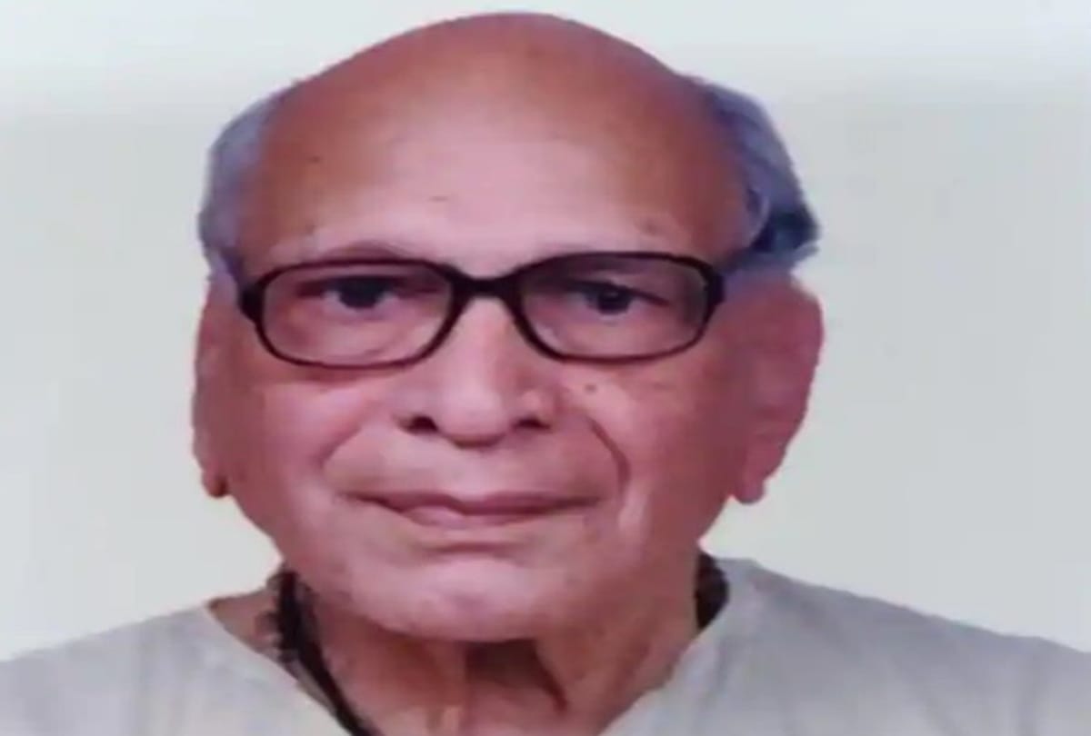 EX first class cricketer Raghunath Chandorkar celebrates 100th birthday