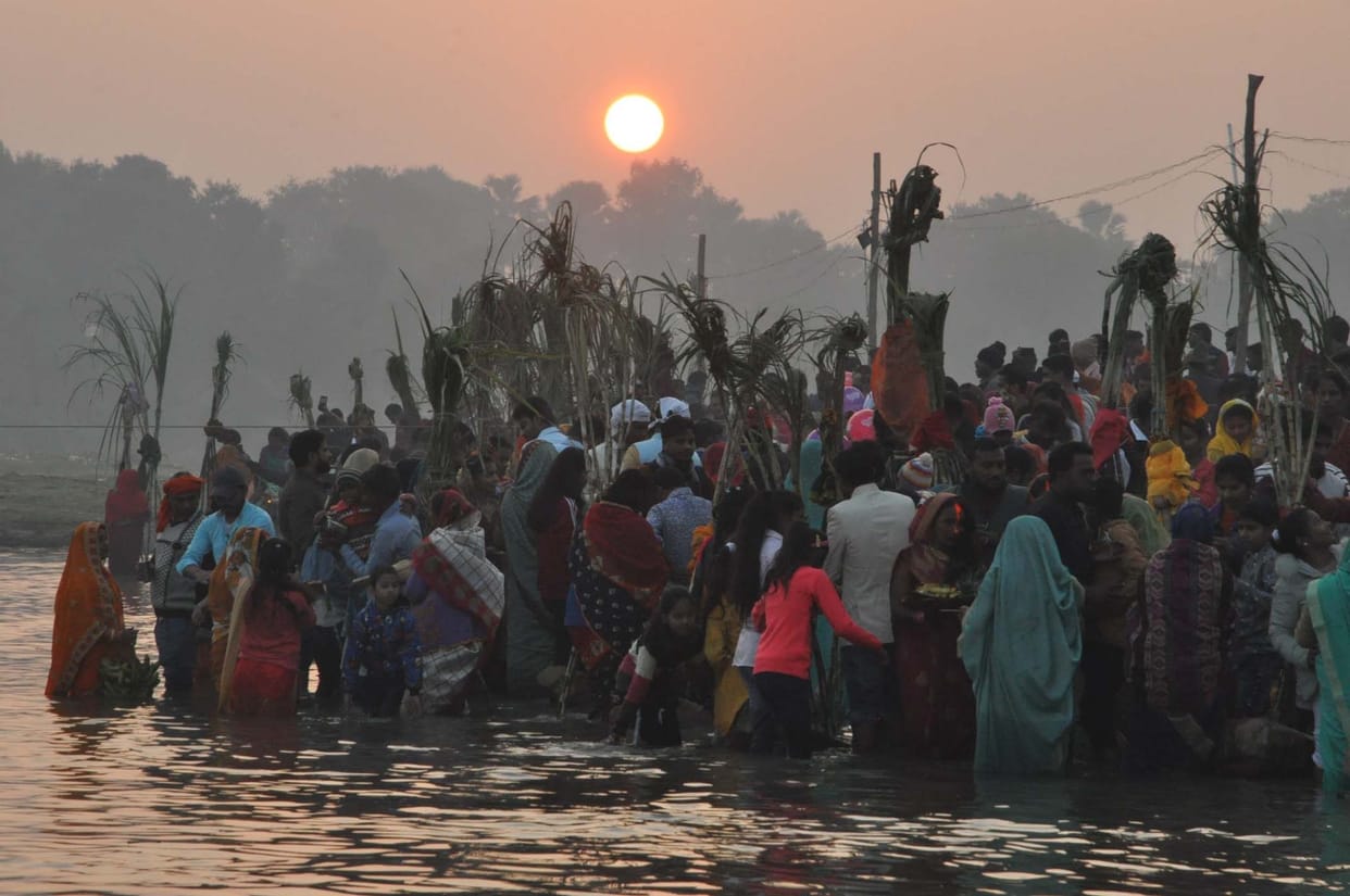 Paid Chhath Vrat by offering Arghya to the rising sun