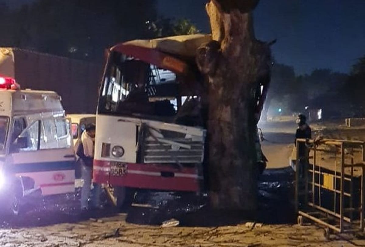Delhi 12 people injured after UP Roadways bus crashed into tree at New Friends Colony