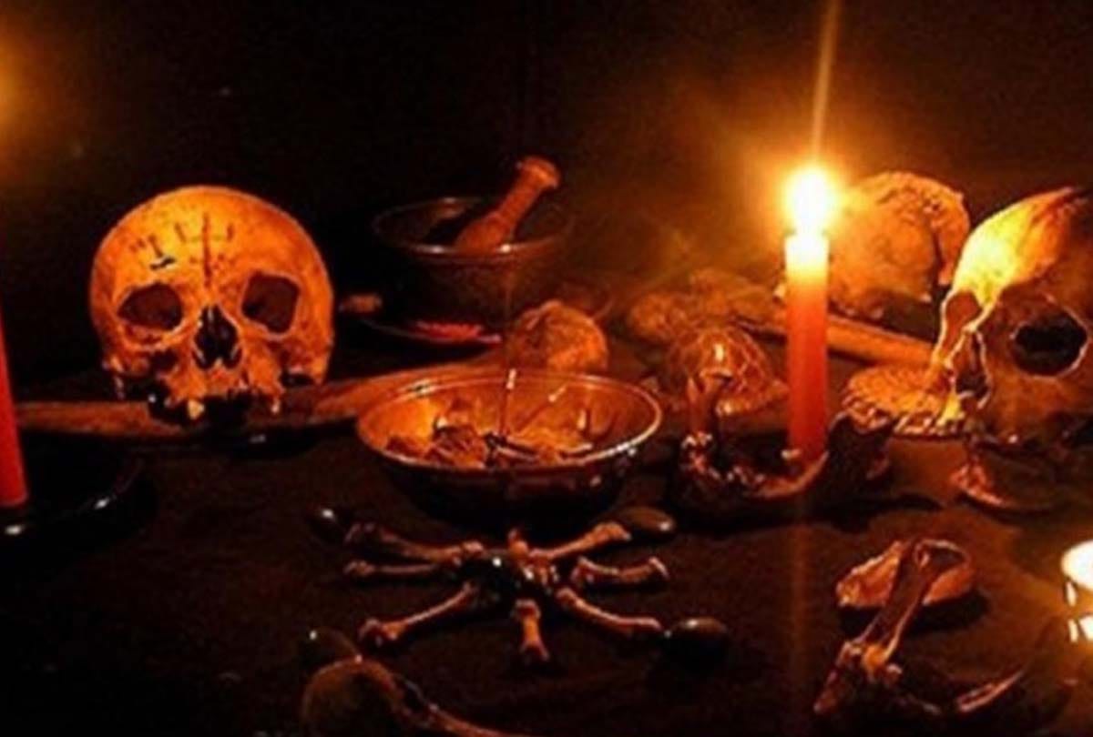 Conspiracy of daughter's sacrifice on mother's illness, two tantrik caught