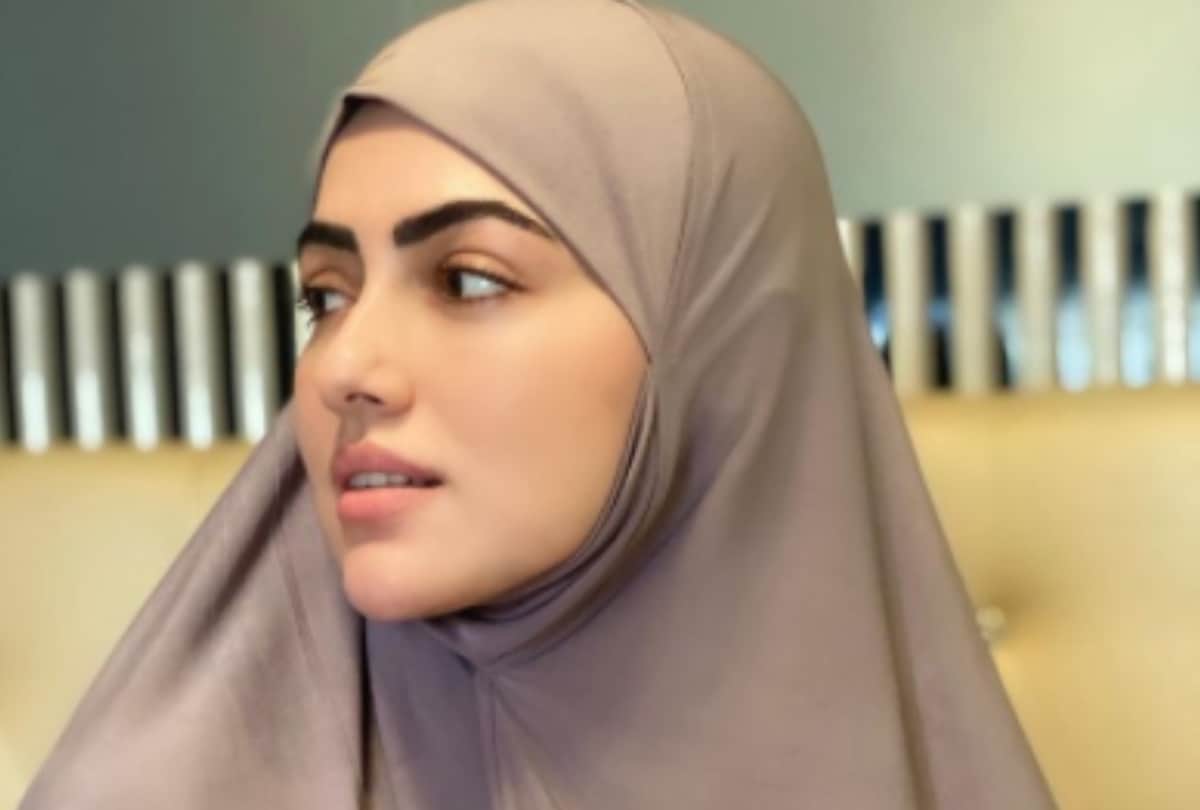 Sana Khan gives befitting reply to a user who mocked her for wearing 'Hijab'