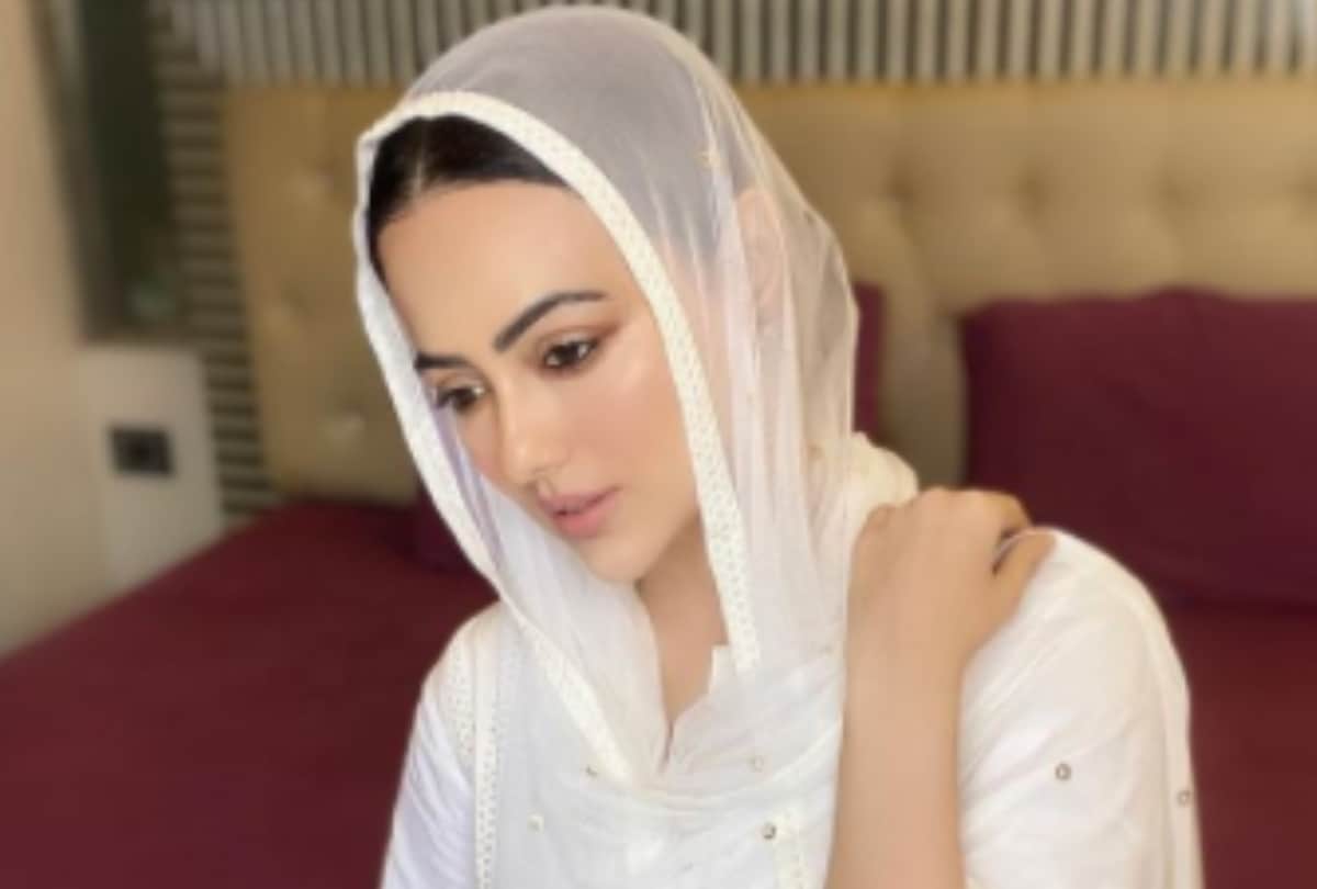 sana khan getting married photos viral on red lehenga white gown