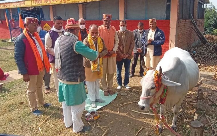 Honored people who helped in the operation of the cowshed