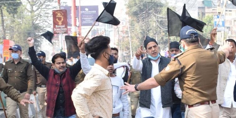 Intelligence system fails, black balloons fly in front of CM's fleet