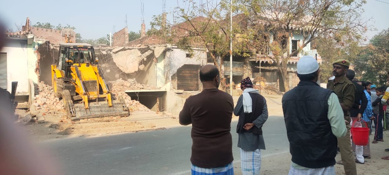 Administration of bulldozer on two houses in Green Land in Mau