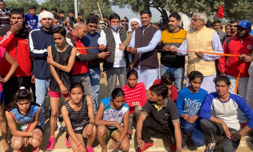 Deepak wins in the 16 hundred meter race