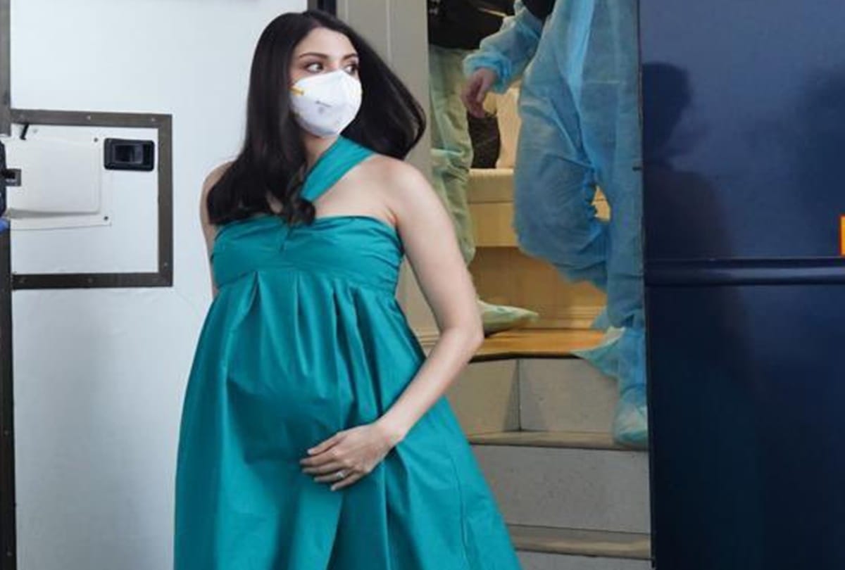 Anushka Sharma shares pic from her Maternity Diaries