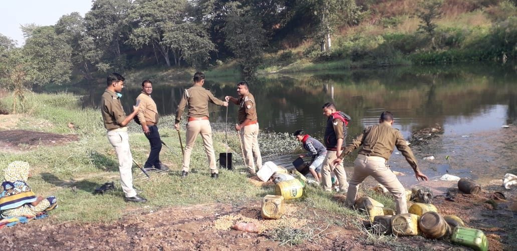Woman arrested with 30 liter liquor