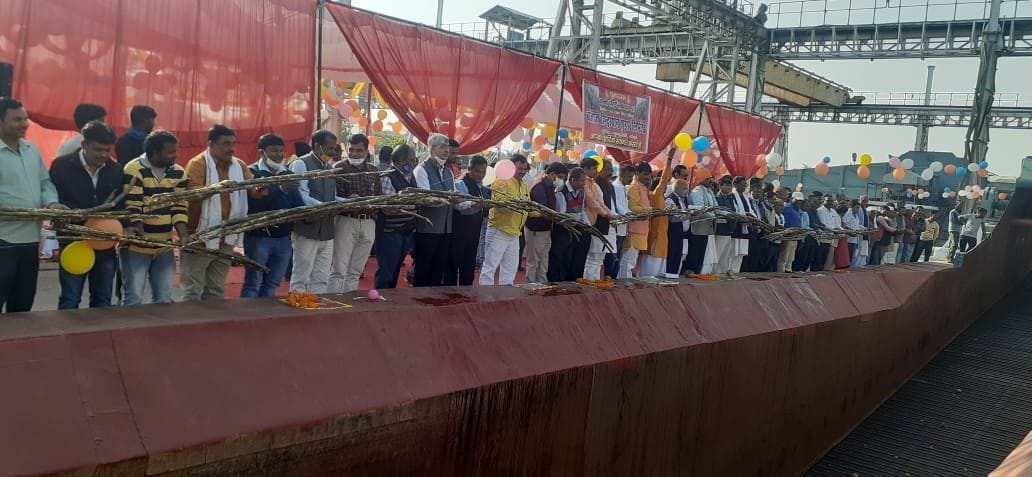 Crushing of Kundrakhi Sugar Mill starts with Havan