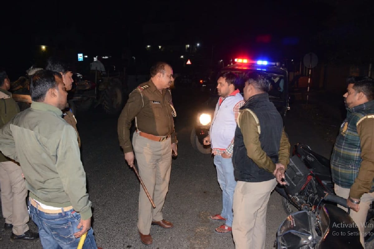 Baghpat News: Police team attacked in Bavli village, stone pelting