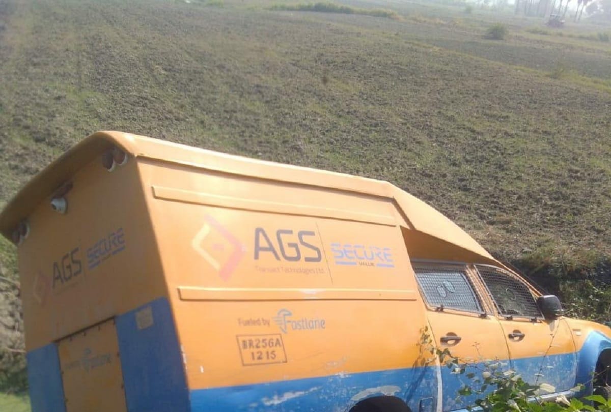 Robbers attempt to loot a cash transfer van in Muzaffarpur