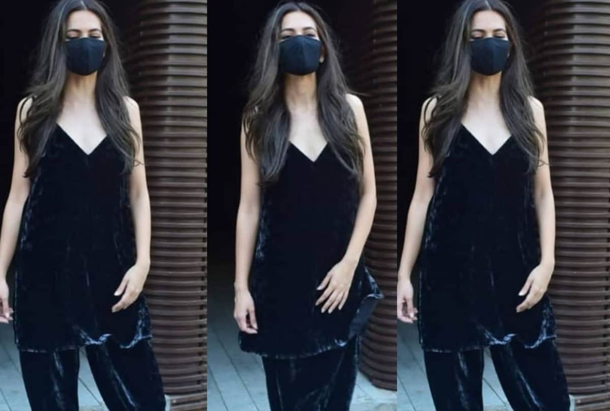 kriti kharbanda spotted in shiny black velvet kurta look stunning